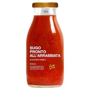 Sauce tomate cerise bio artisanale légèrement pimentée de chez Convivia dans une petite bouteille en verre de 250g.